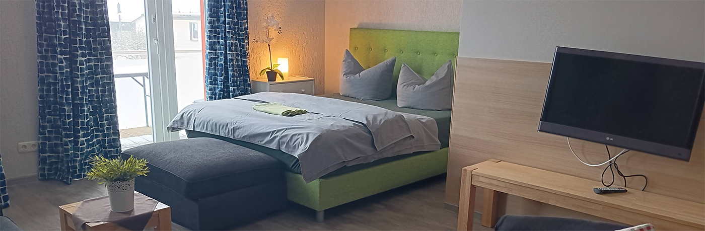 Schlafzimmer mit Doppelbett